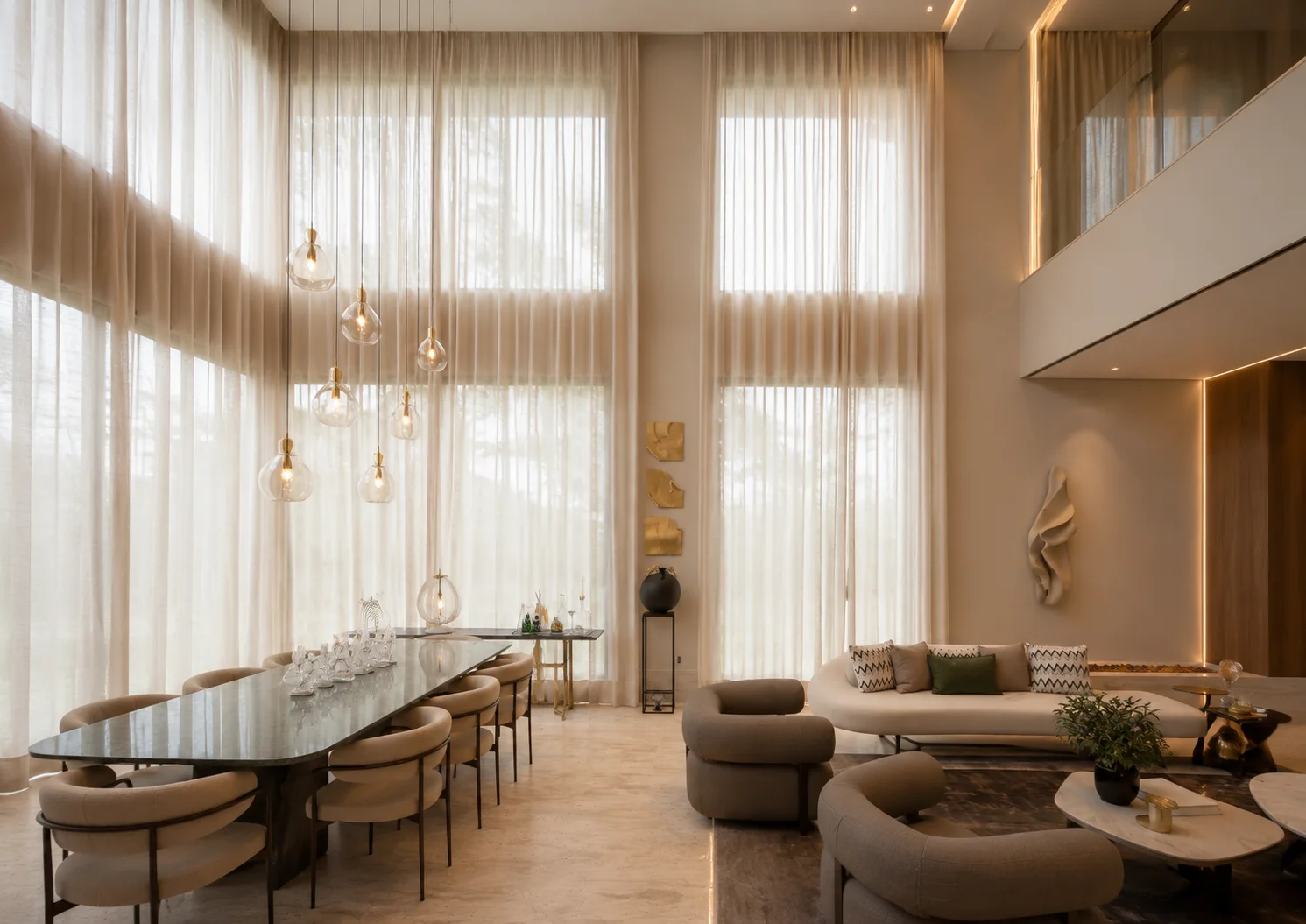 Ambiente sofisticado com cortinas sob medida